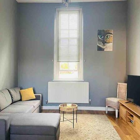 2 Bed Self Contained Apartment Wrexham Exterior photo