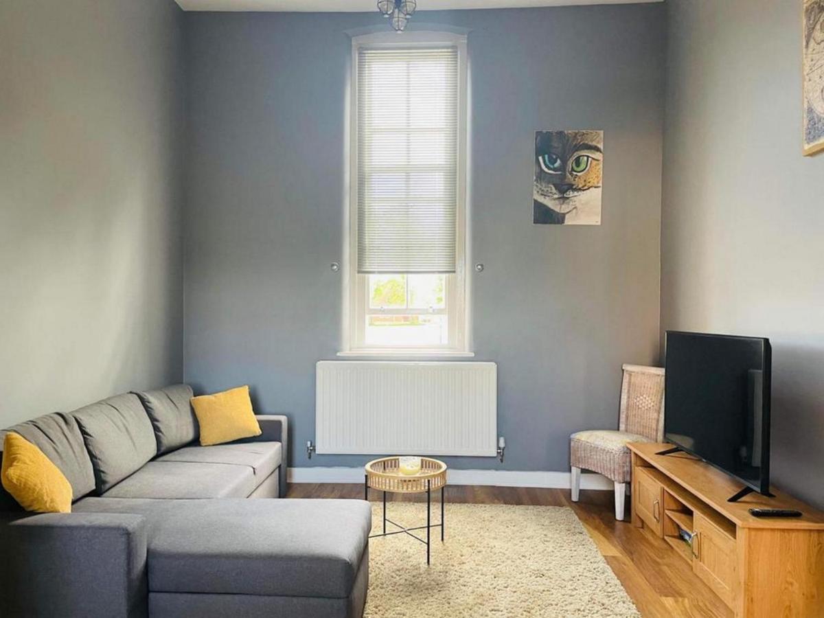 2 Bed Self Contained Apartment Wrexham Exterior photo
