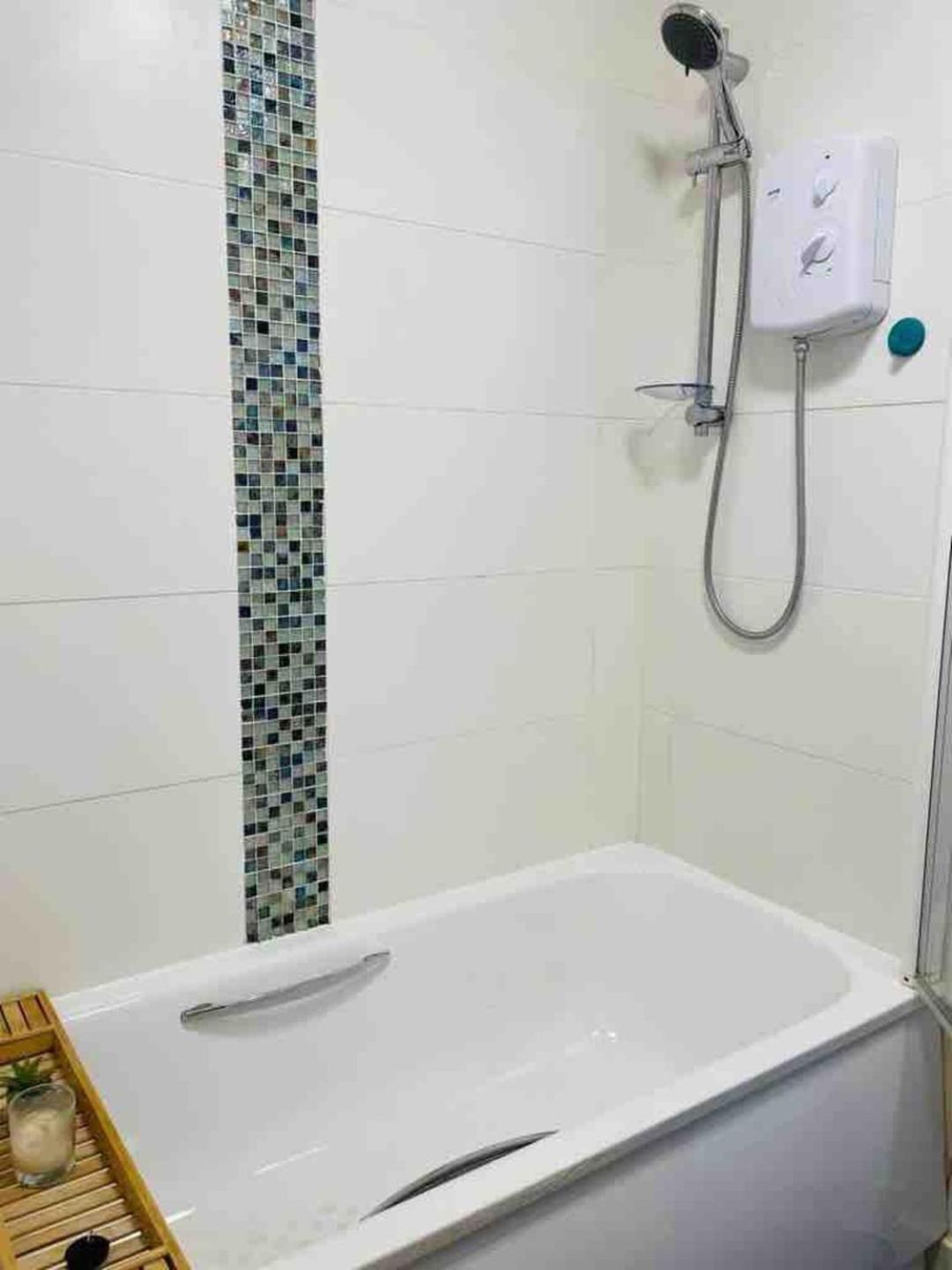 2 Bed Self Contained Apartment Wrexham Exterior photo