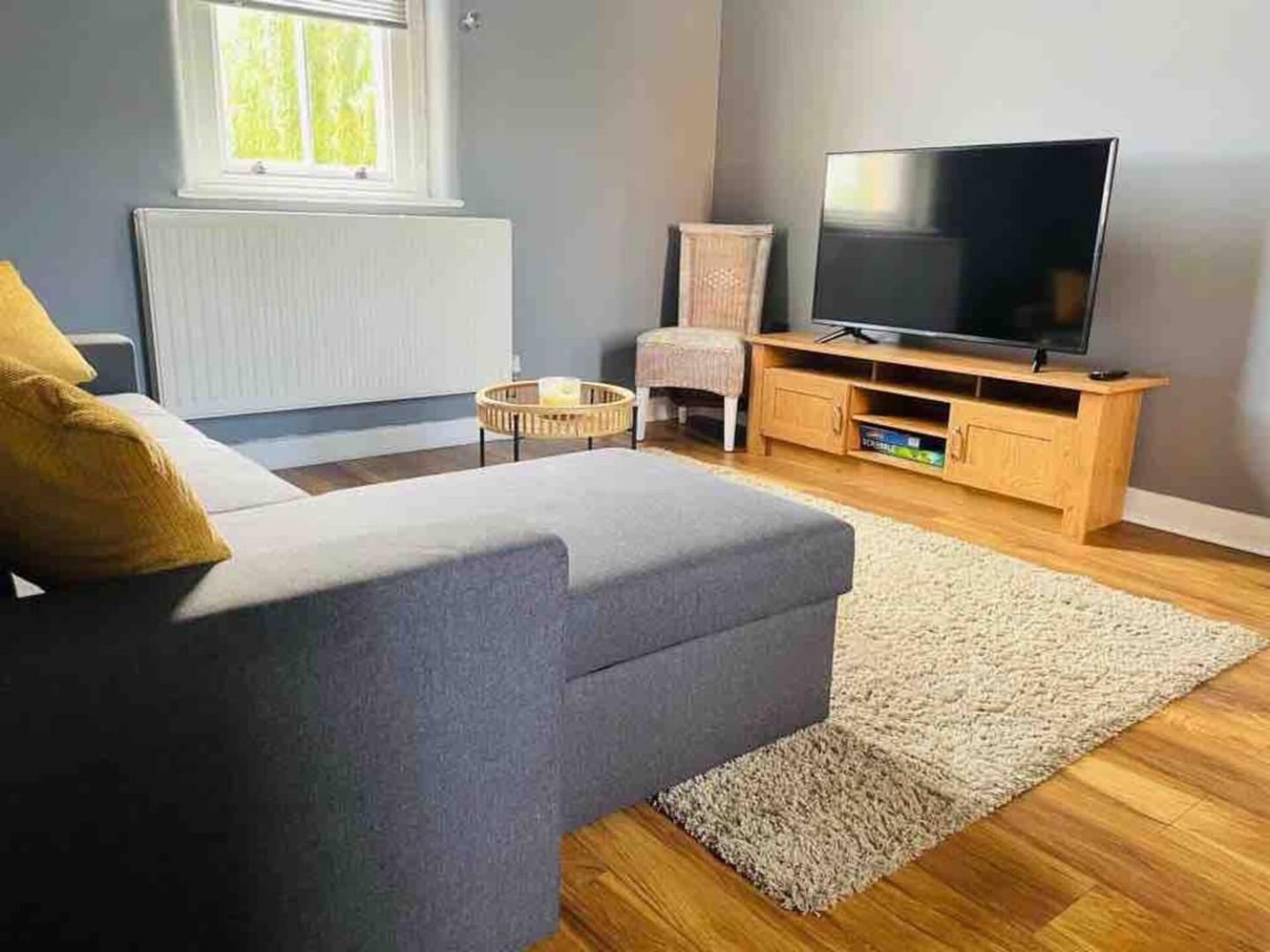 2 Bed Self Contained Apartment Wrexham Exterior photo